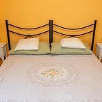 Casa Vincy, Ospitar *