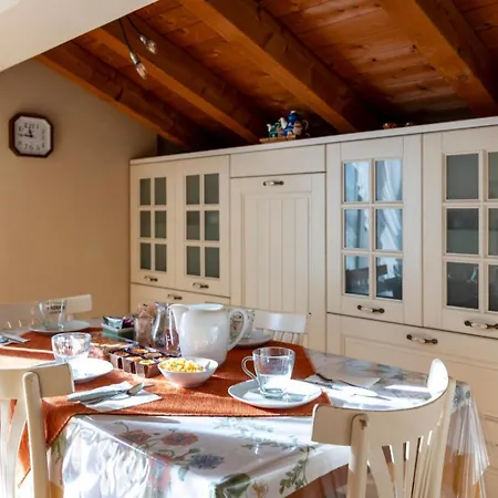 Casa Vincy, Ospitar Apartament Costa Volpino